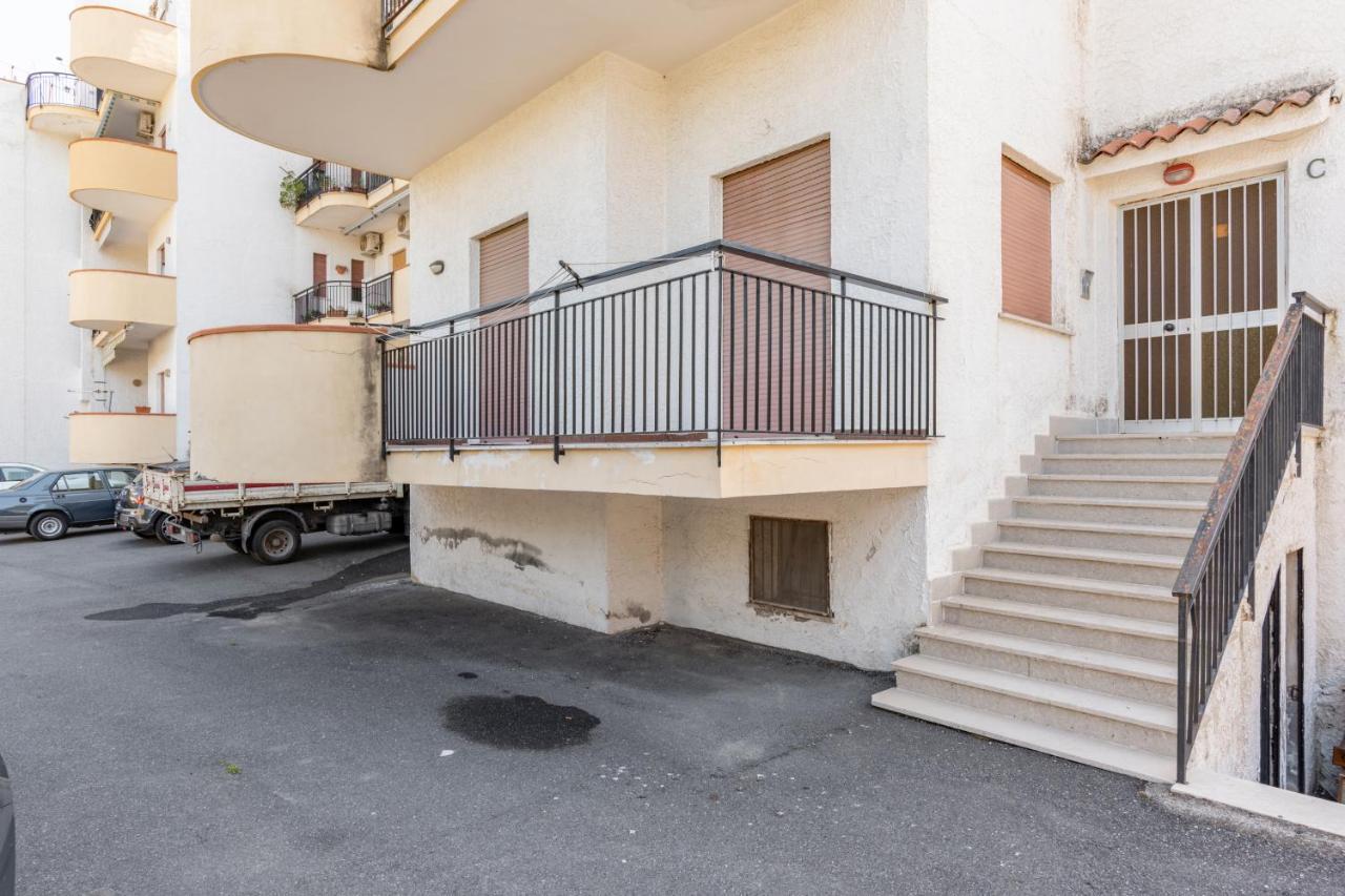 Giardini Naxos Apartment With Terrace Near The Sea Экстерьер фото